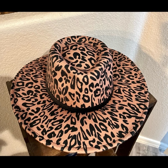 Cheetah print hat - Picture 2 of 2